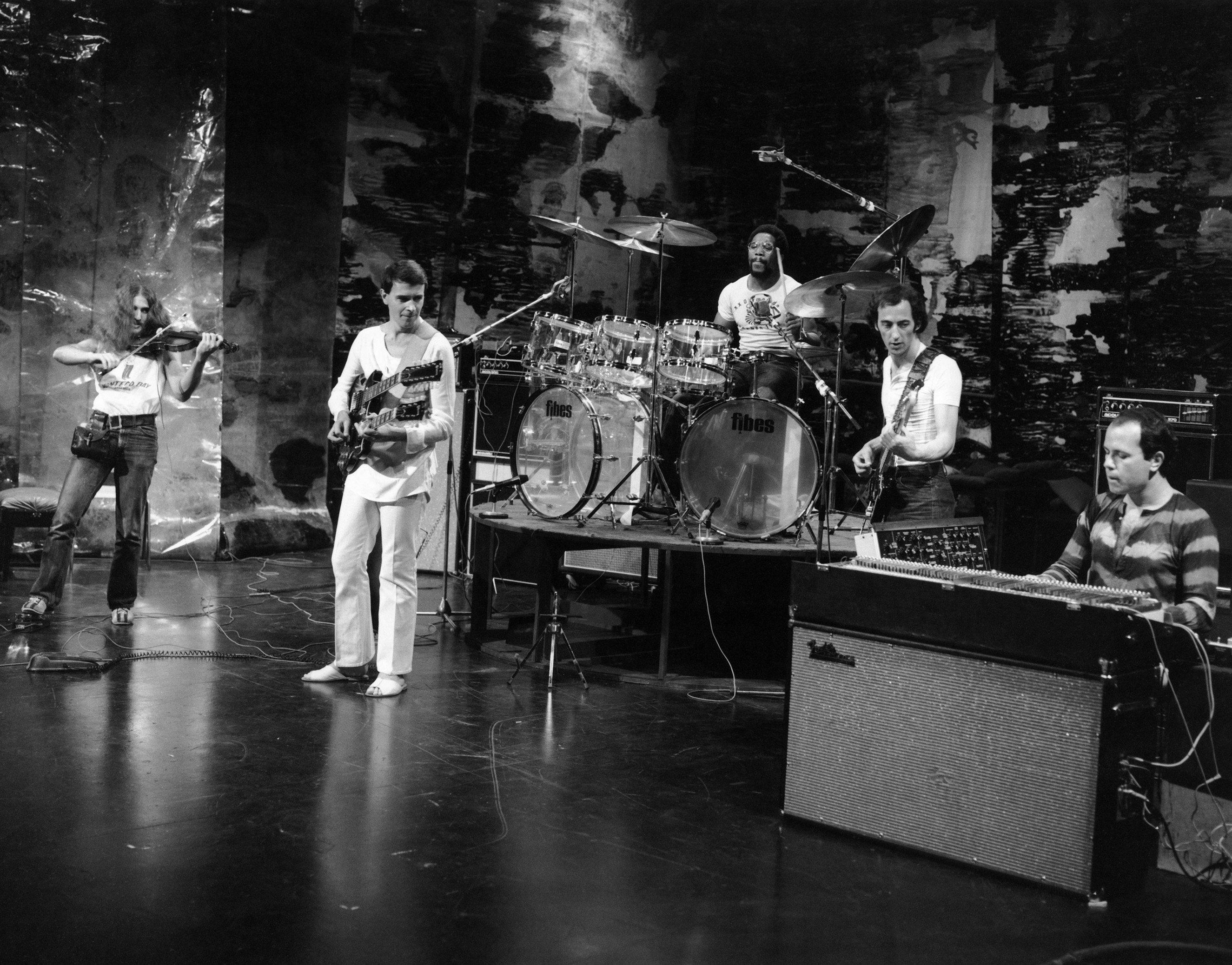 The Mahavishnu Orchestra. (left to right) Jerry Goodman on violin, guitarist John McLaughlin, drummer Billy Cobham, bassist Rick Laird, and Jan Hammer on Fender Rhodes. Photo by David Redfern/Redferns via Getty Images.
